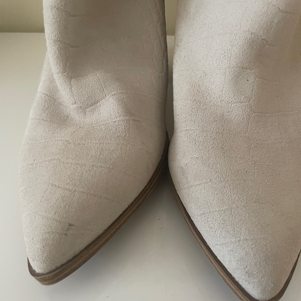 Steve Madden White Point Toe Textured Booties Siz… - image 4